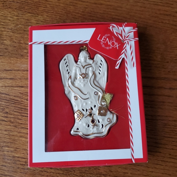 Lenox Florentine and Pearl Angel Ornament - Picture 3 of 3